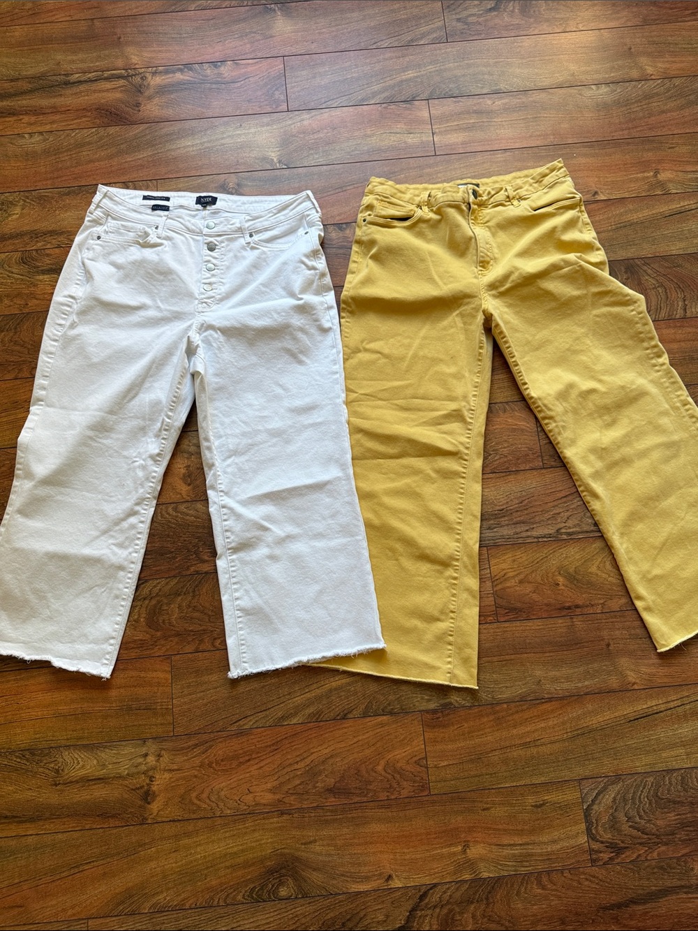Women’s White and Yellow Cropped Button-Front Jeans